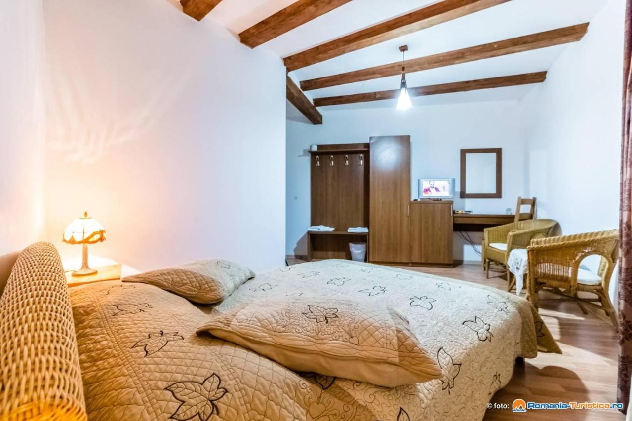 Pensiunea Casa Zmeilor Dragus Esterno foto